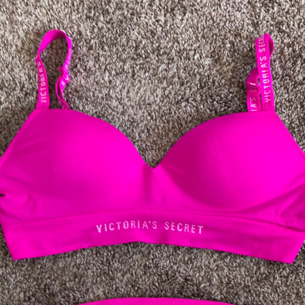 Victoria’s Secret wireless push up bra
